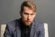 Brandon Farris 696x391 1 390x220 1