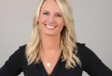 Sarah Kustok Biography 640x375 1 390x220 1